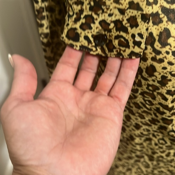 Leopard blouse with pocket and a collar - Picture 2 of 6